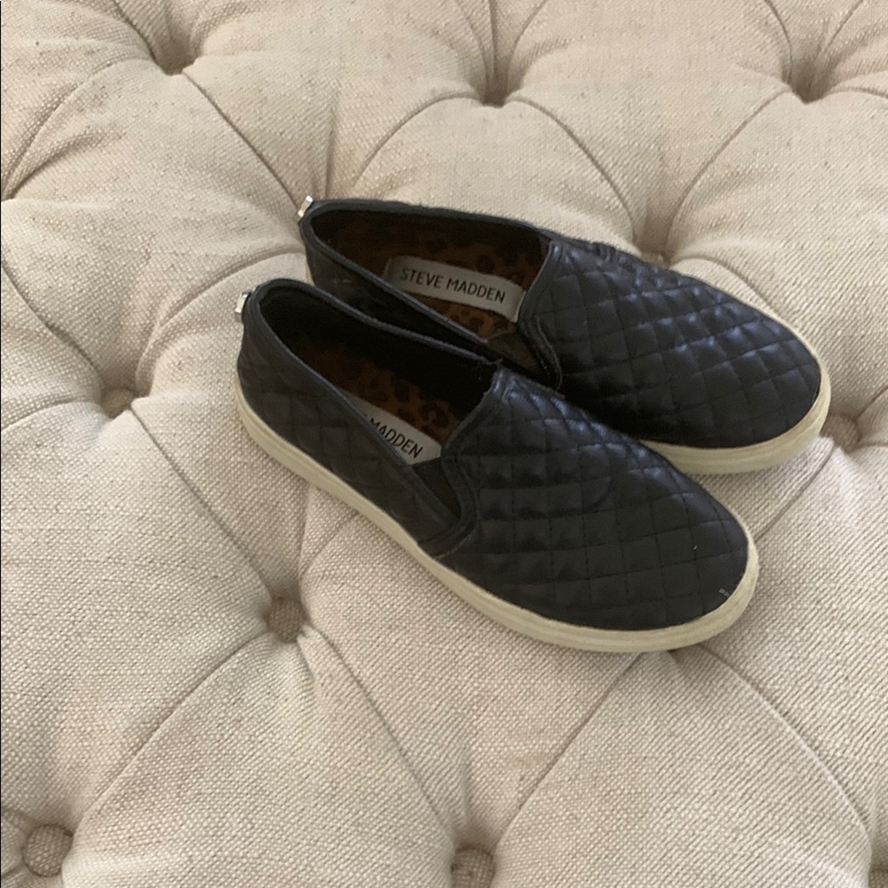 Girls size 2 Steve Madden Black Quilted Loafers Slip-Ons